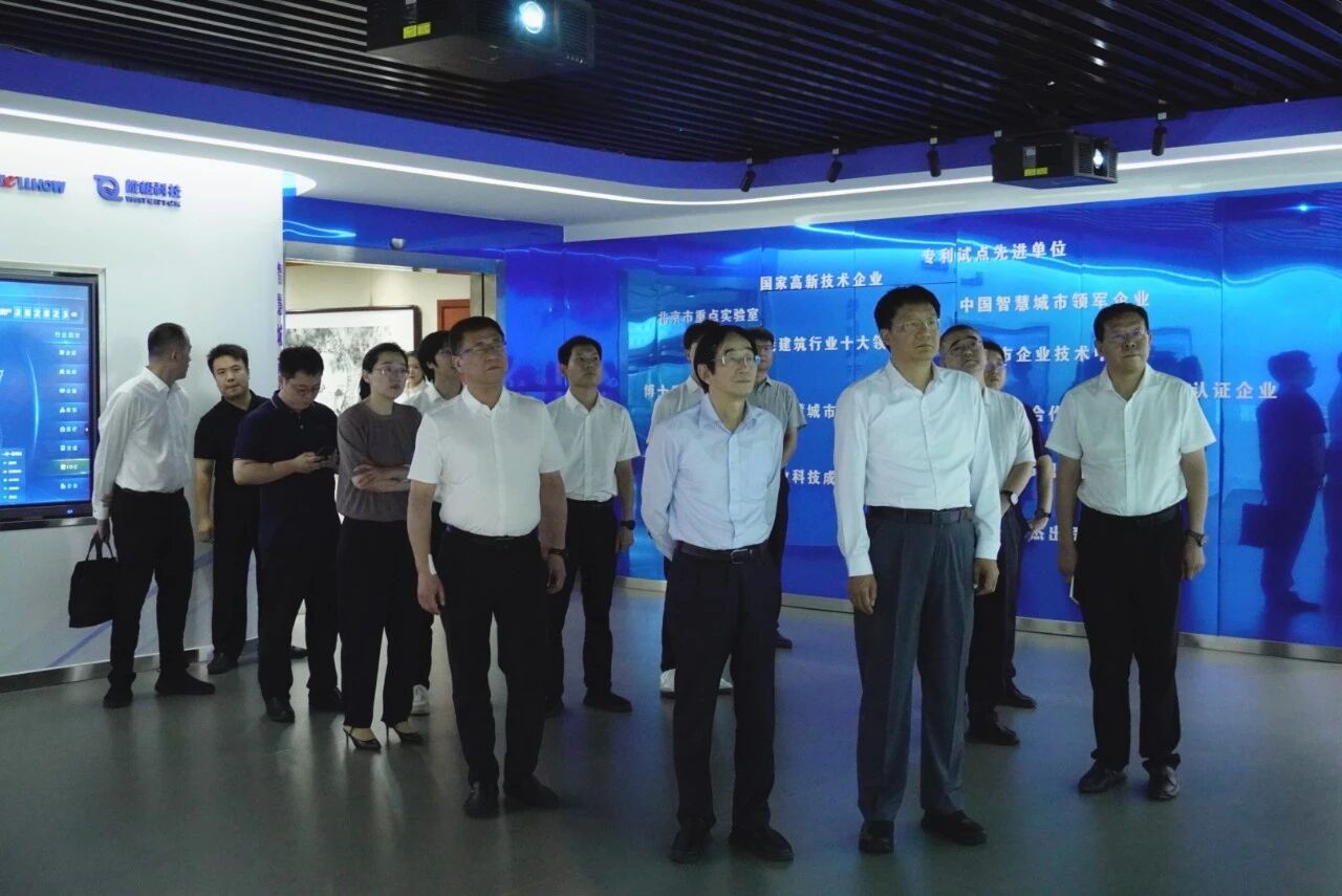 南昌市委副书记、市长高世文调研黄金城集团—以AI赋能韧性城市建设情况